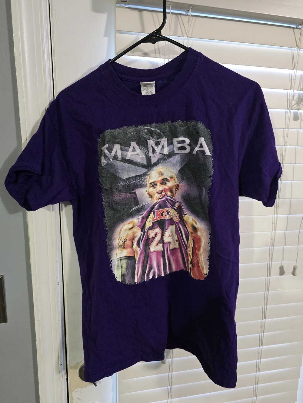 Kobe Bryant “Mamba” Photo Shirt Bite NBA GILDAN‎ T-Shirt Men's Sz M